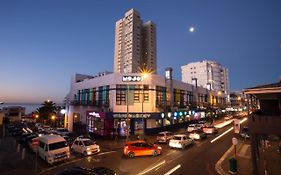 Mojo Hotel/Hostel&Market